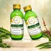 Hai chai tinh mùi kem lá dứa The One 60ml, một chai đứng và một chai nghiêng trên nền ngà.